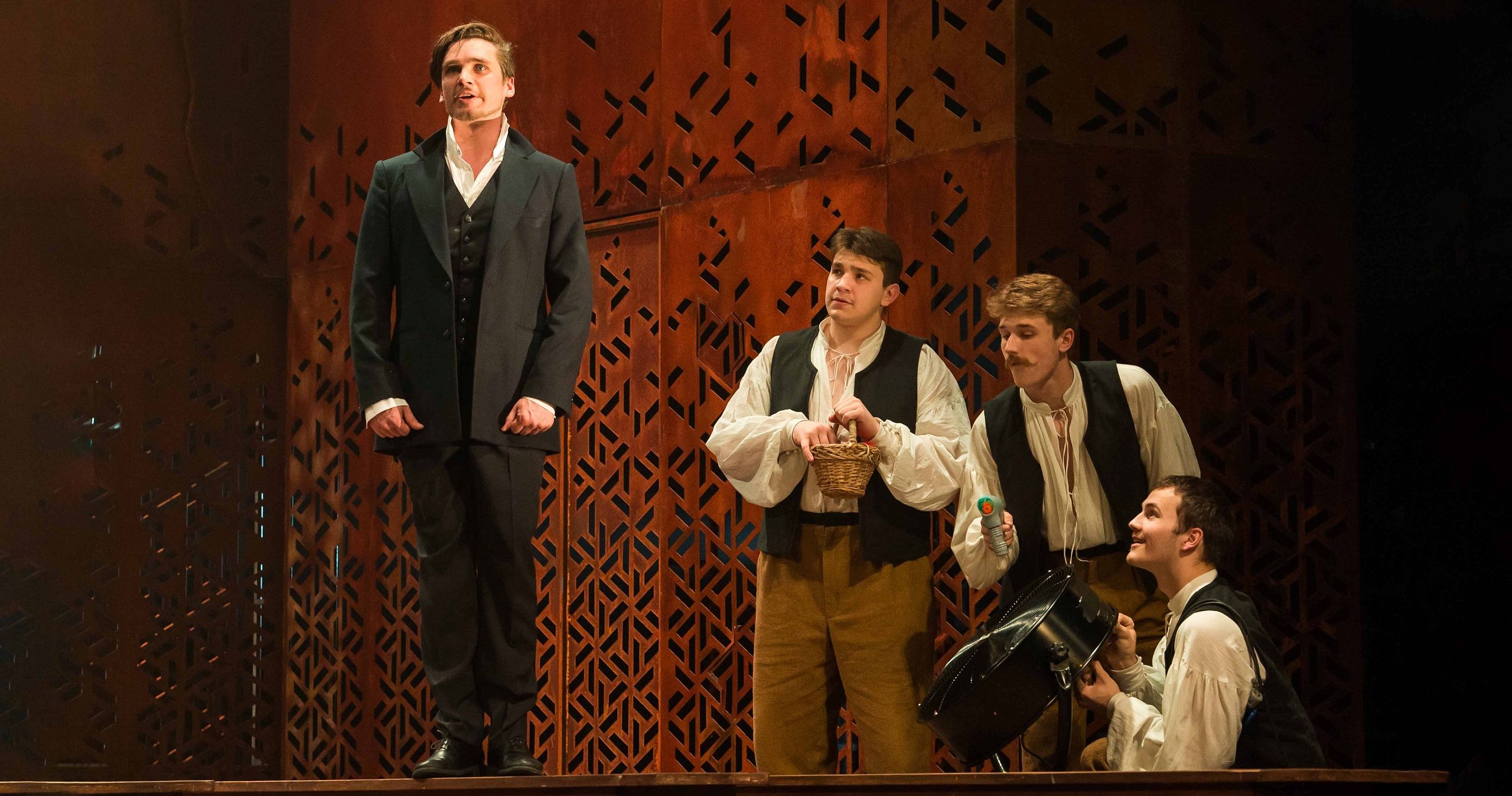 Собака на сене