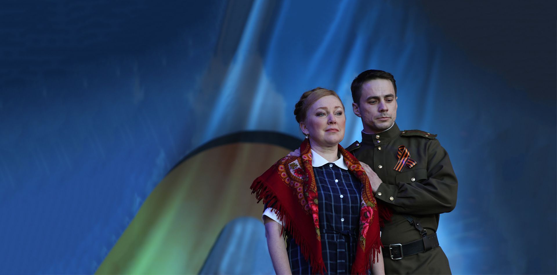 Поклонимся великим тем годам