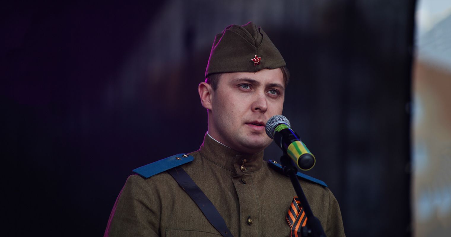 Поклонимся великим тем годам